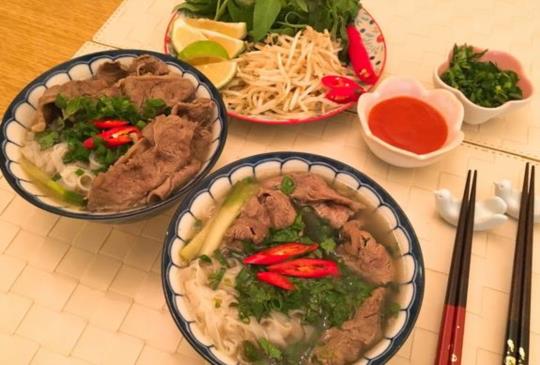【煮婦女王】自己在家煮「越南牛肉河粉」phở bò簡單又美味！